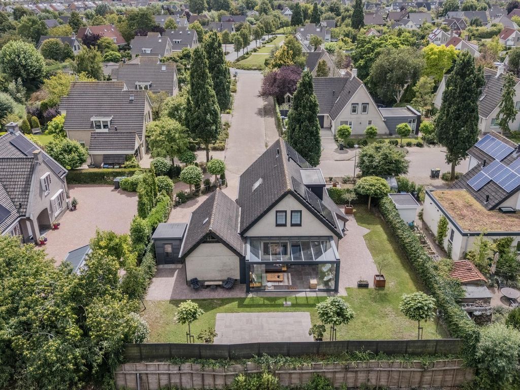 Montanusstraat 10, HELLEVOETSLUIS