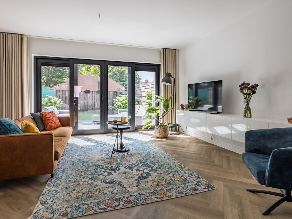 Acacia 8, HELLEVOETSLUIS