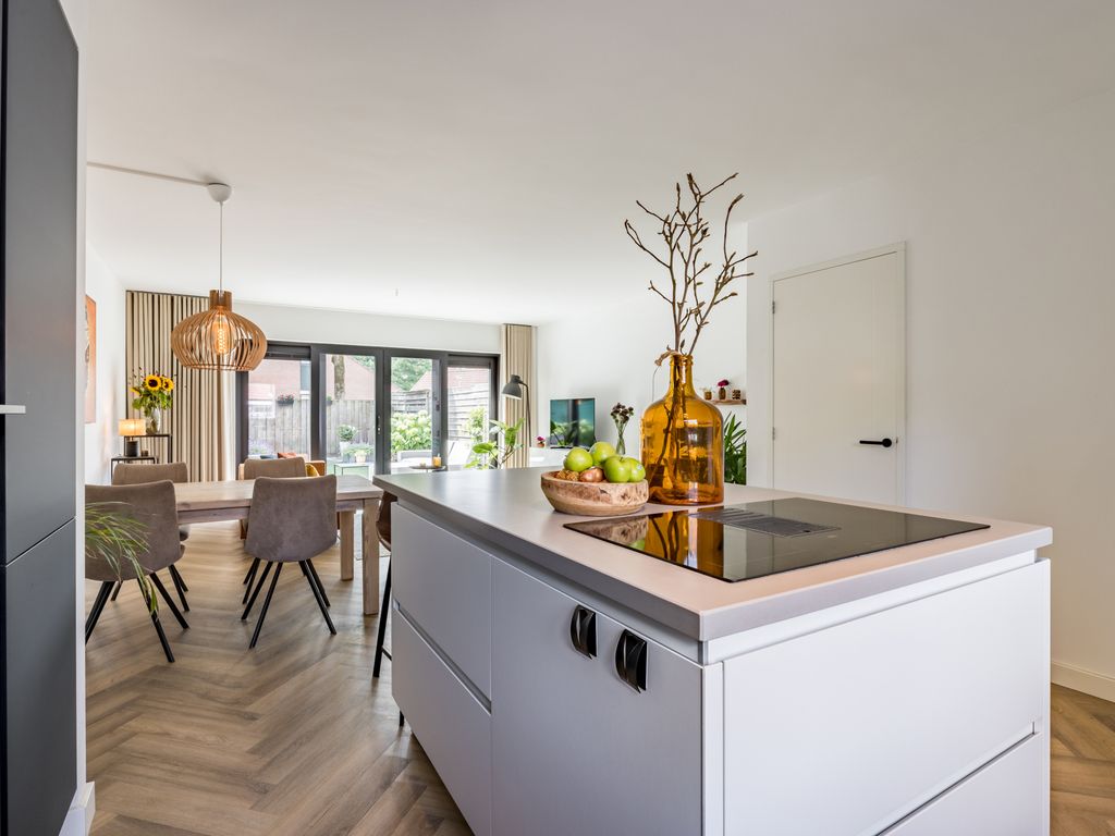 Acacia 8, HELLEVOETSLUIS