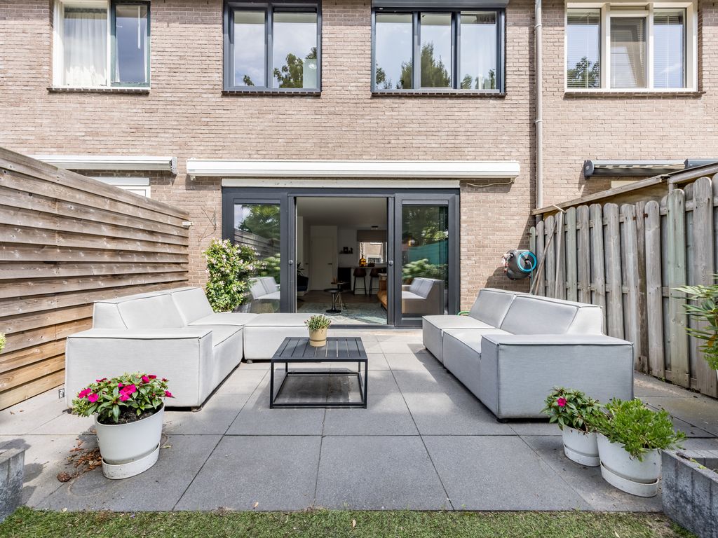 Acacia 8, HELLEVOETSLUIS