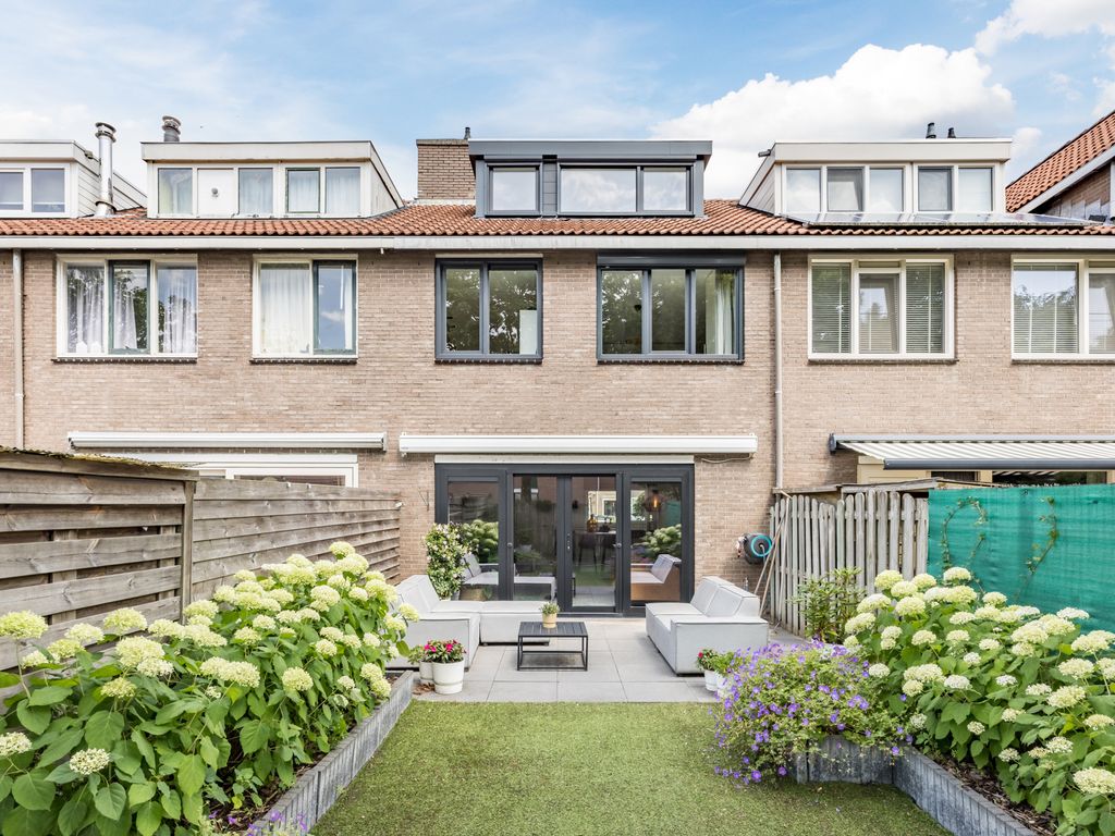 Acacia 8, HELLEVOETSLUIS