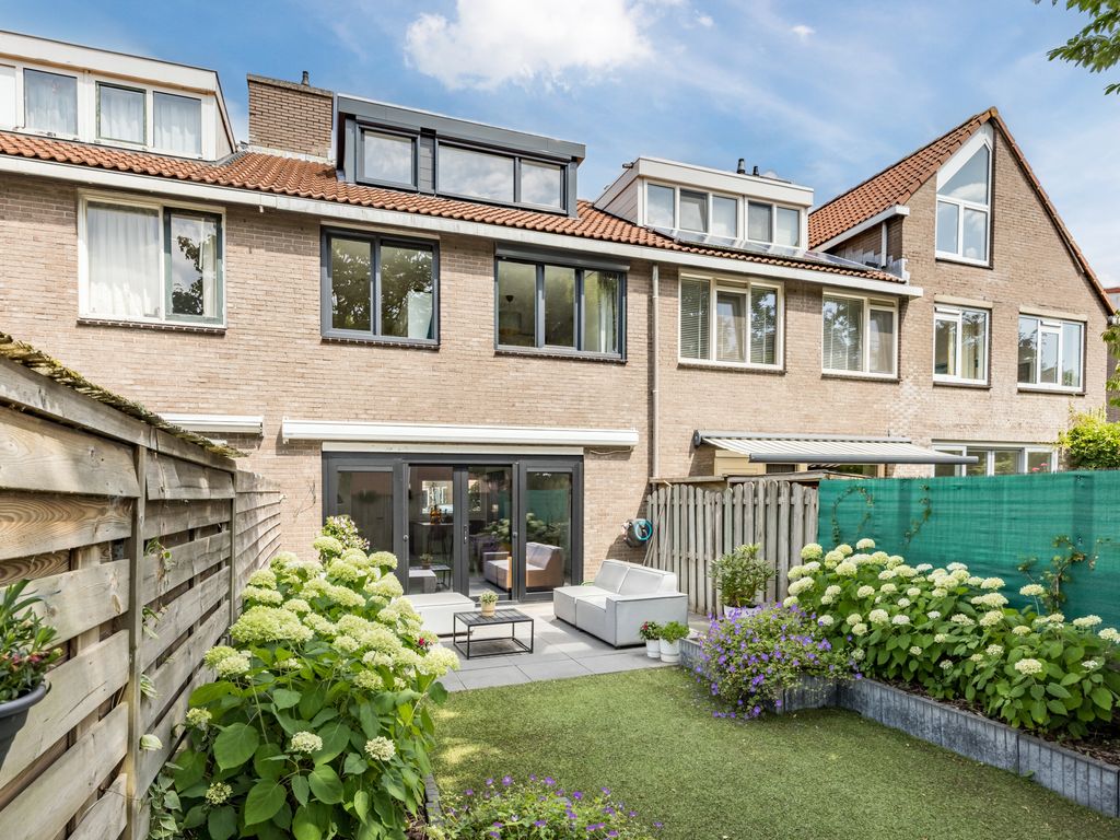 Acacia 8, HELLEVOETSLUIS