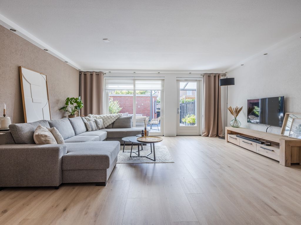Moeder Teresalaan 5, HELLEVOETSLUIS