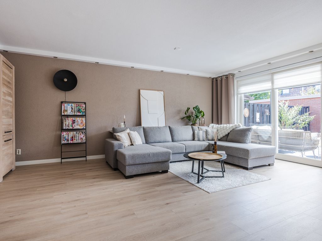 Moeder Teresalaan 5, HELLEVOETSLUIS