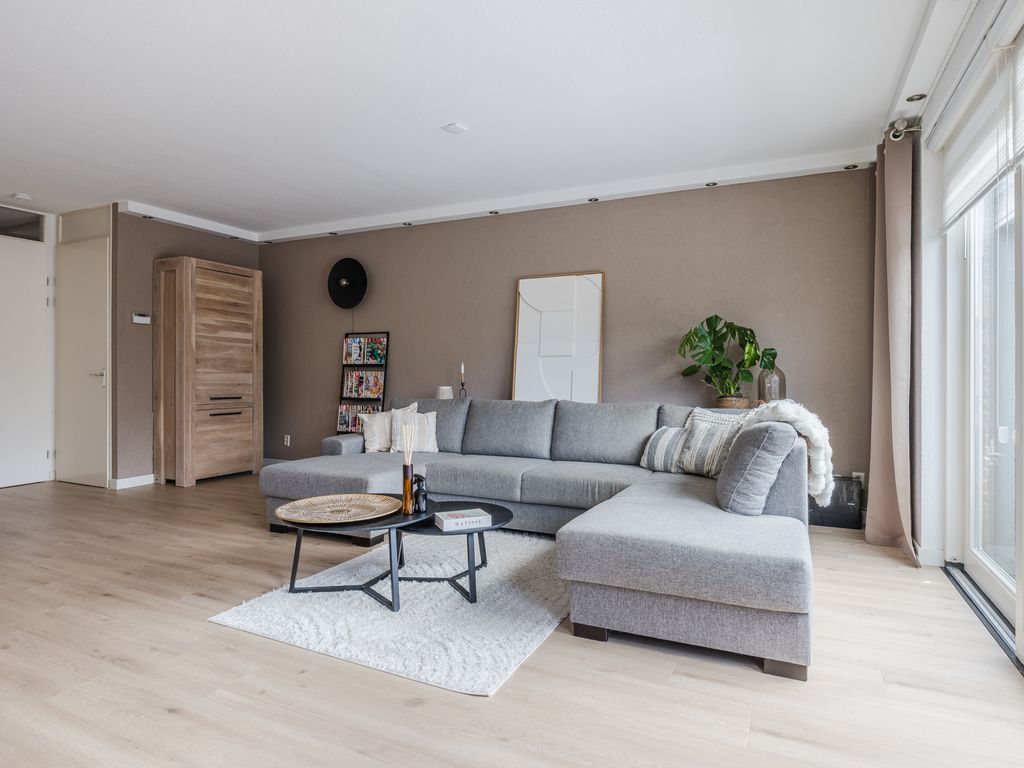 Moeder Teresalaan 5, HELLEVOETSLUIS