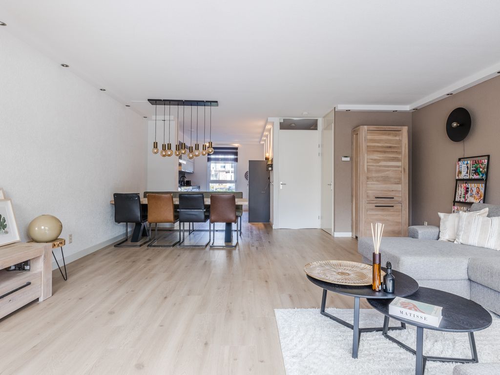 Moeder Teresalaan 5, HELLEVOETSLUIS
