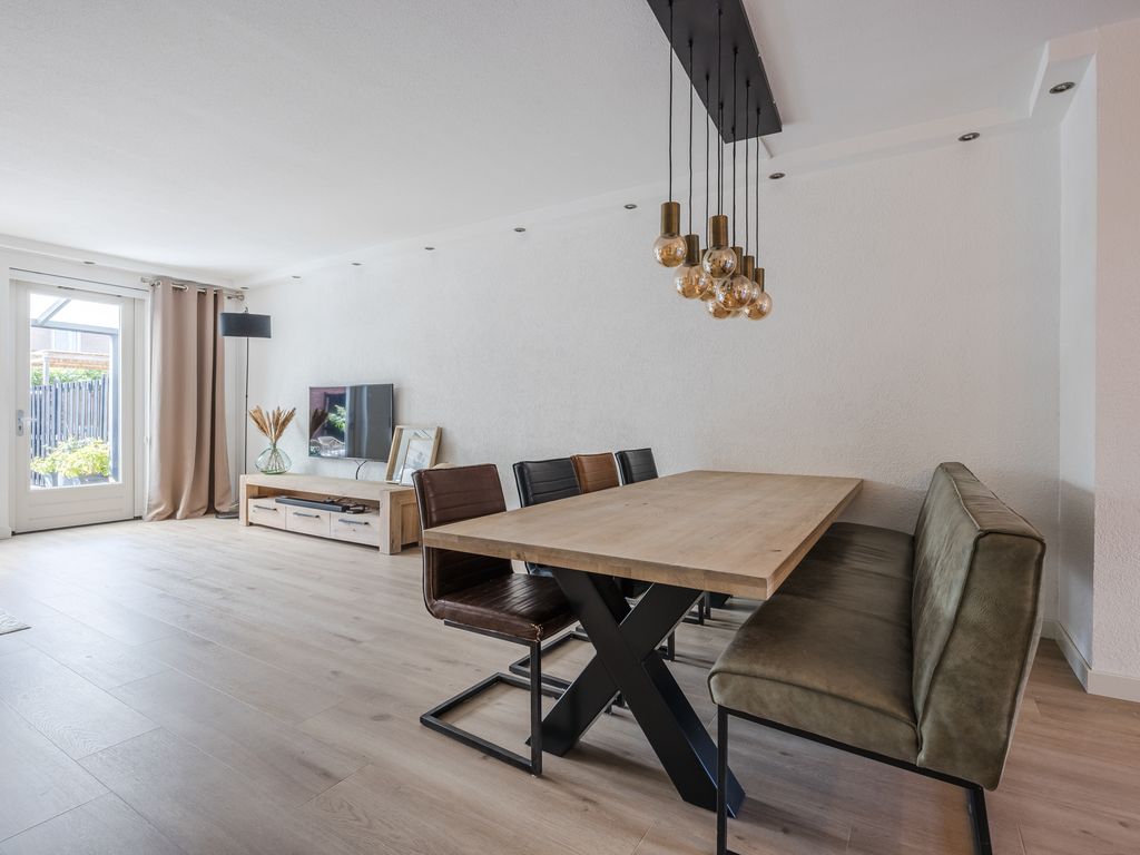 Moeder Teresalaan 5, HELLEVOETSLUIS