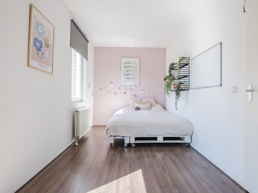 Moeder Teresalaan 5, HELLEVOETSLUIS