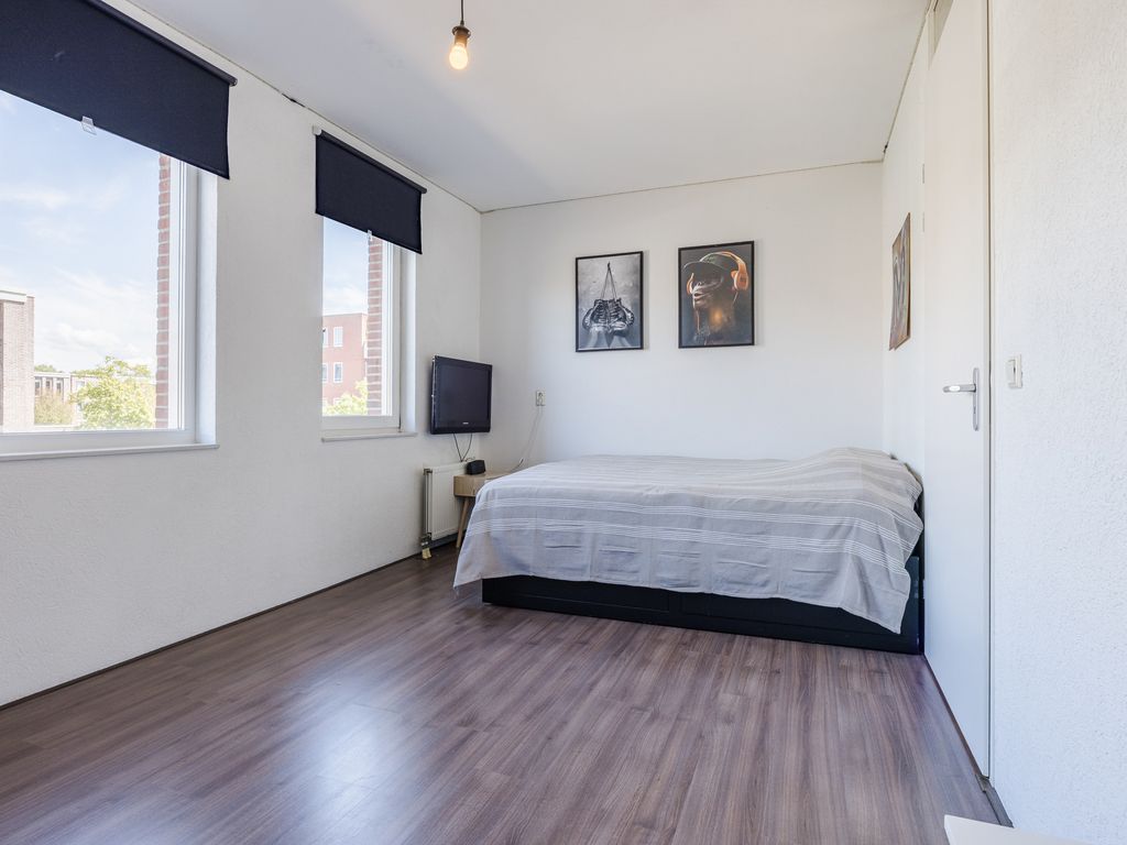 Moeder Teresalaan 5, HELLEVOETSLUIS