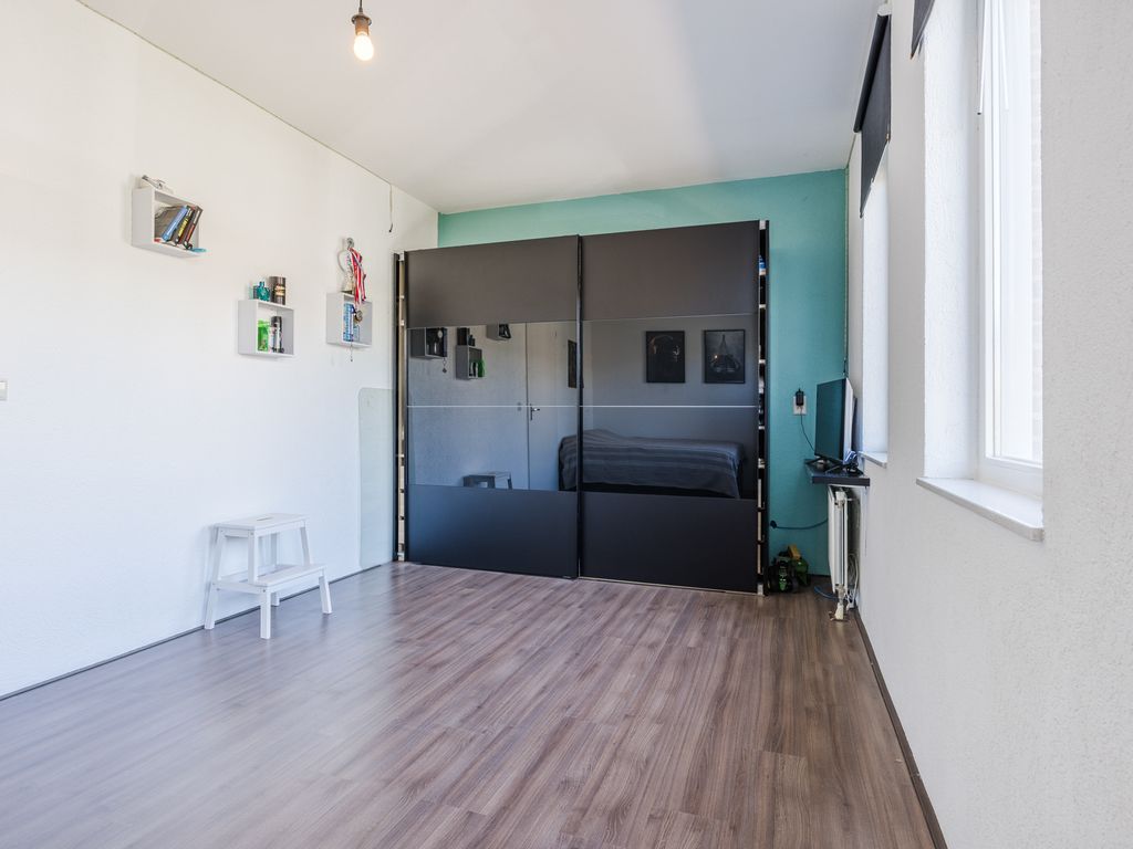 Moeder Teresalaan 5, HELLEVOETSLUIS