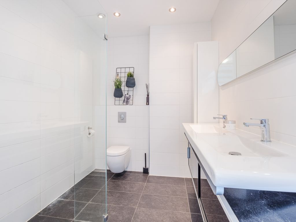 Moeder Teresalaan 5, HELLEVOETSLUIS