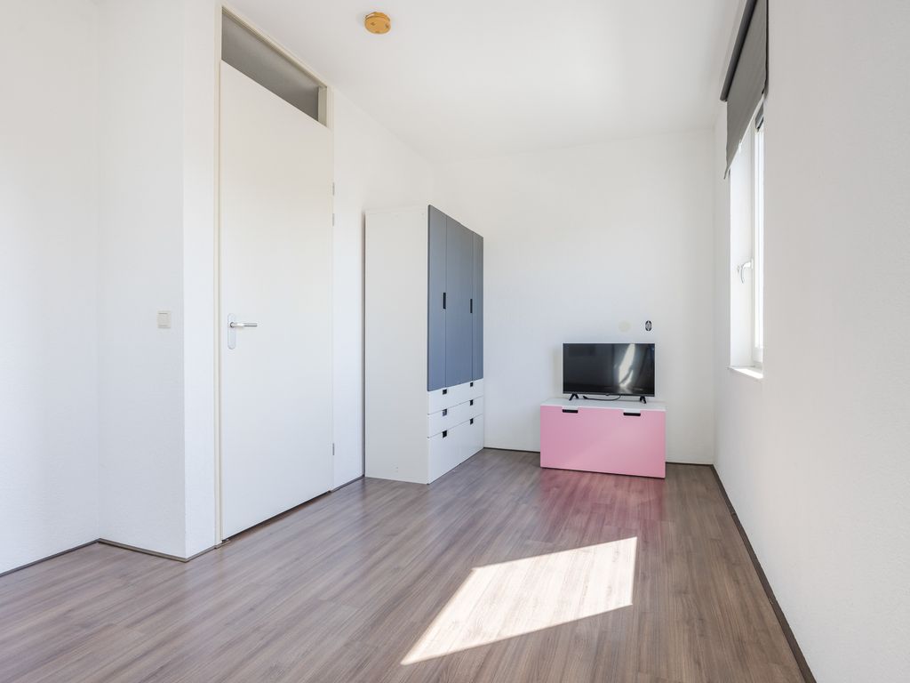 Moeder Teresalaan 5, HELLEVOETSLUIS