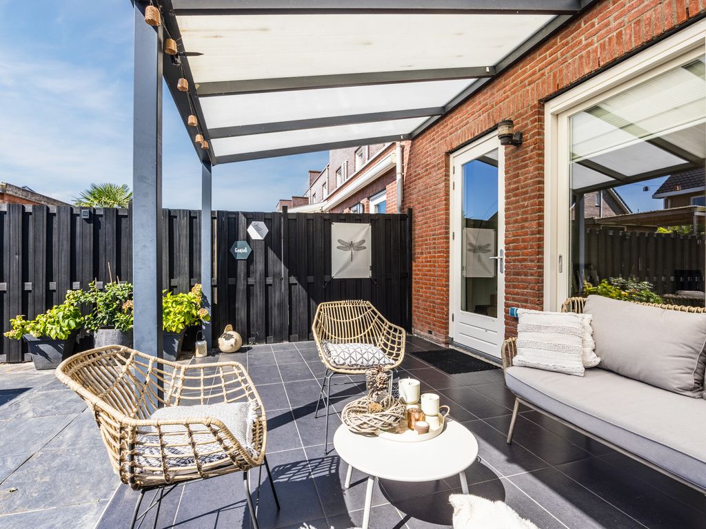 Moeder Teresalaan 5, HELLEVOETSLUIS