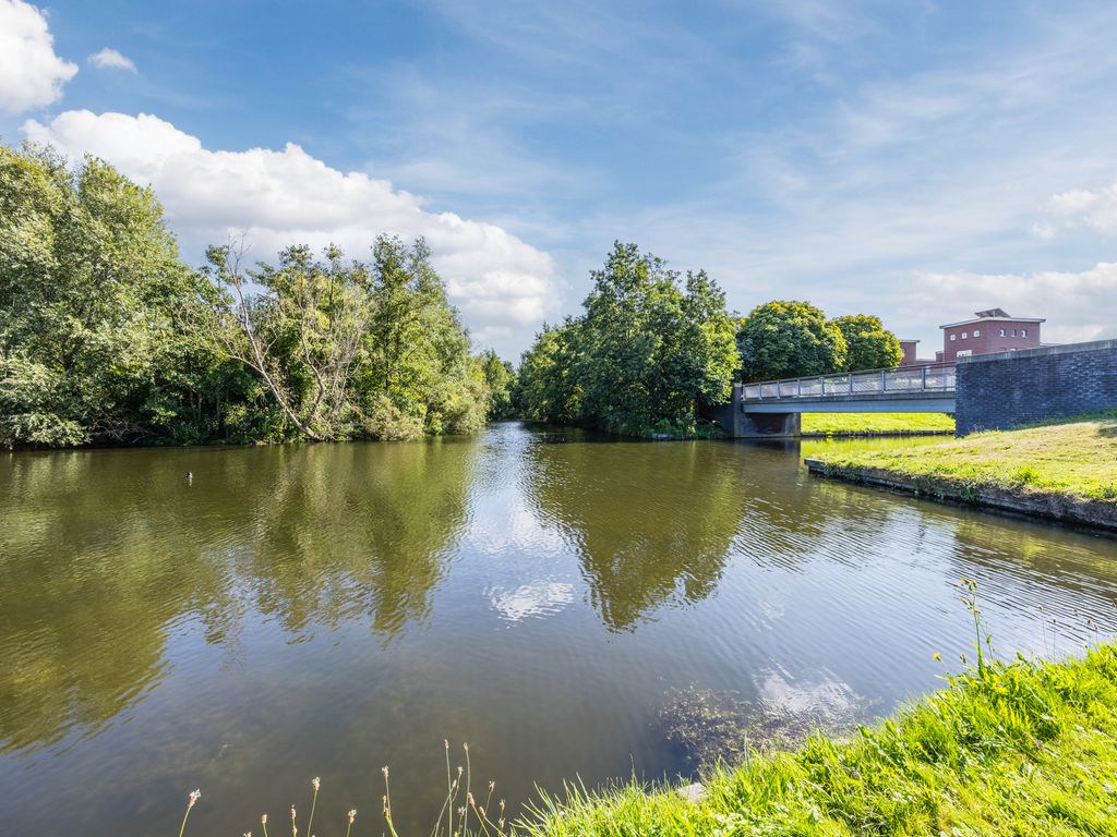 Moeder Teresalaan 5, HELLEVOETSLUIS