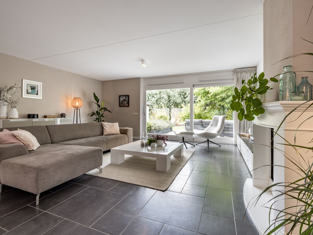 Westhilstraat 11, HELLEVOETSLUIS