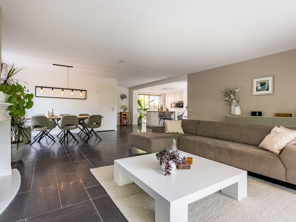 Westhilstraat 11, HELLEVOETSLUIS