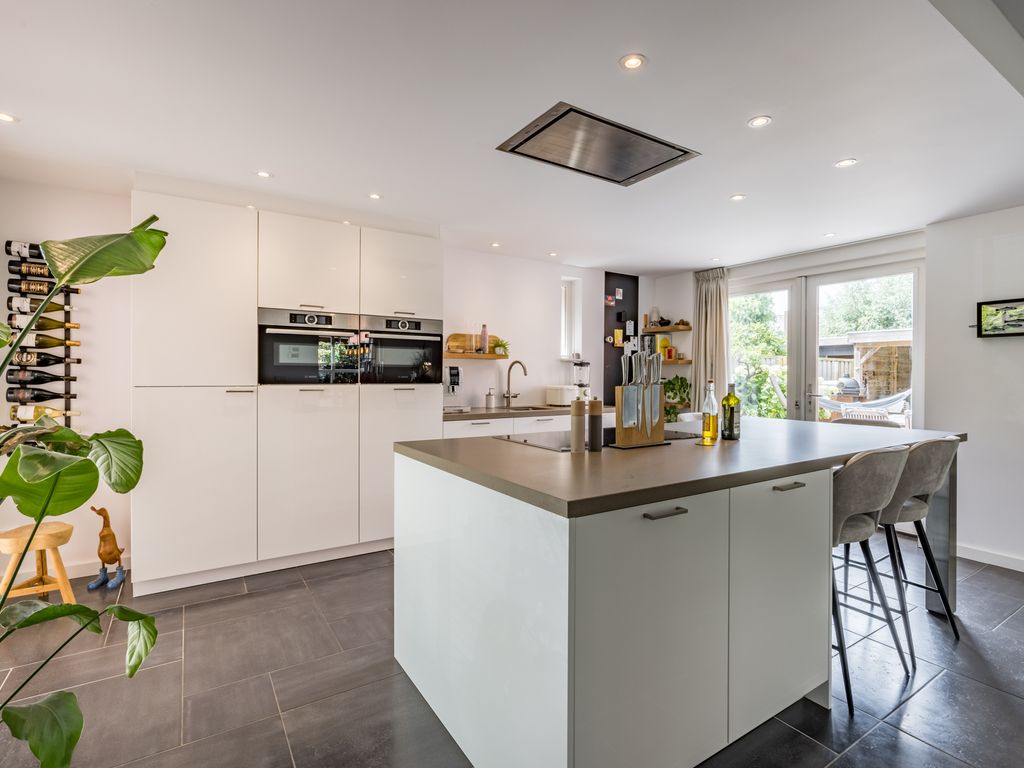 Westhilstraat 11, HELLEVOETSLUIS