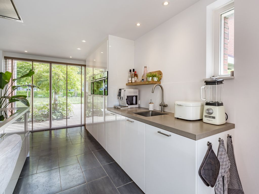 Westhilstraat 11, HELLEVOETSLUIS