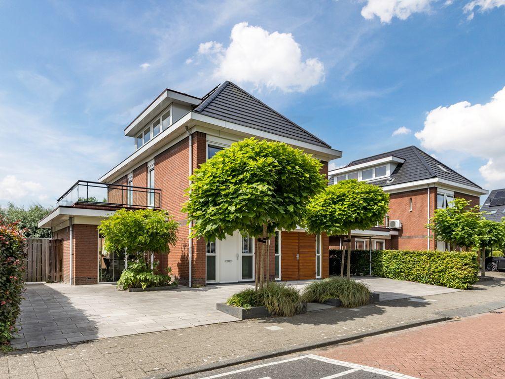 Westhilstraat 11, HELLEVOETSLUIS