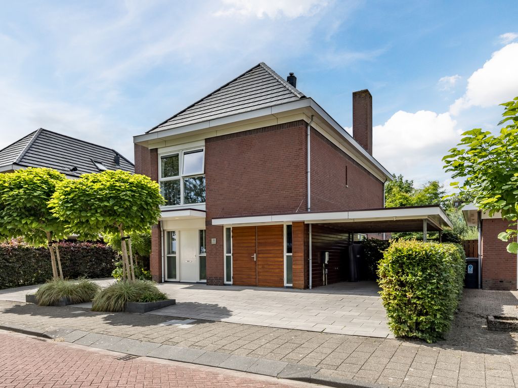 Westhilstraat 11, HELLEVOETSLUIS
