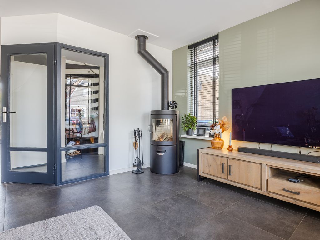 Debussystraat 39, HELLEVOETSLUIS