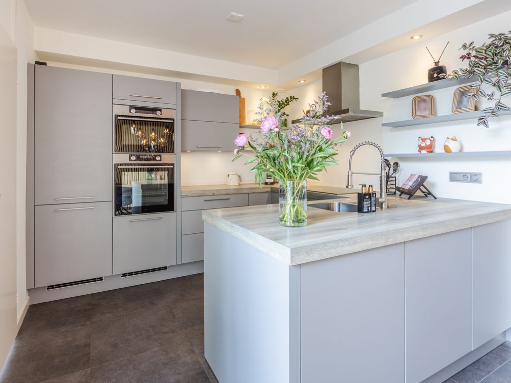 Debussystraat 39, HELLEVOETSLUIS