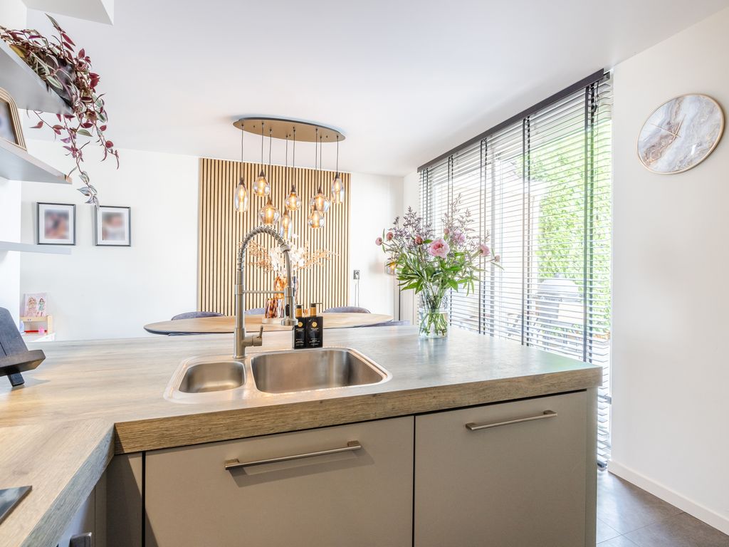 Debussystraat 39, HELLEVOETSLUIS