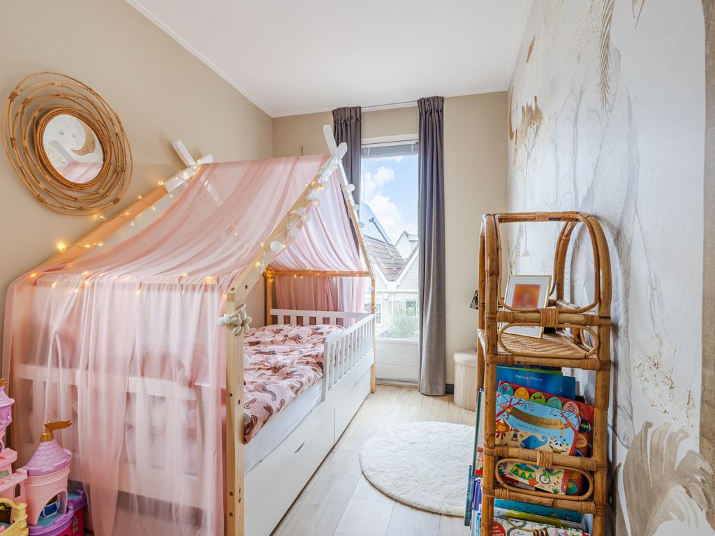 Debussystraat 39, HELLEVOETSLUIS