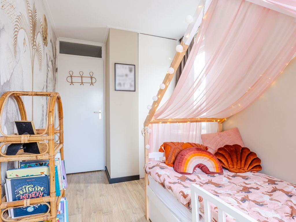 Debussystraat 39, HELLEVOETSLUIS