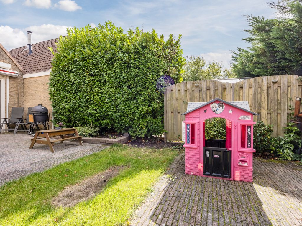 Debussystraat 39, HELLEVOETSLUIS