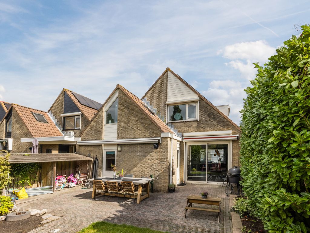Debussystraat 39, HELLEVOETSLUIS