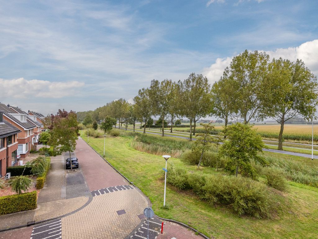 Klokkenweide 212, HELLEVOETSLUIS