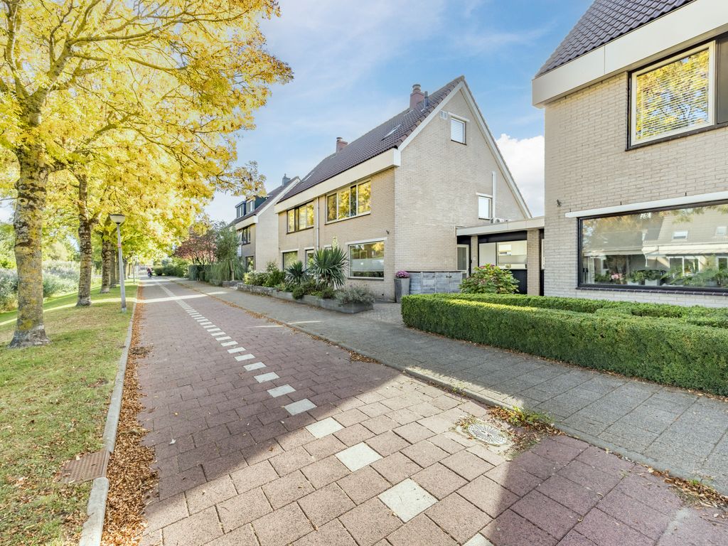 Componistenpad 11, HELLEVOETSLUIS