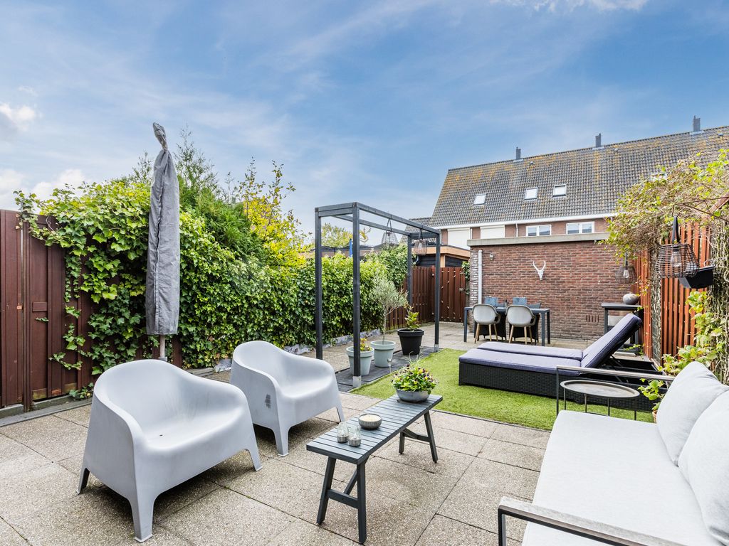 Zoutweide 3, HELLEVOETSLUIS