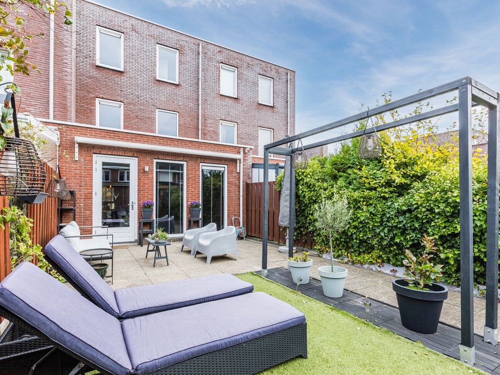 Zoutweide 3, HELLEVOETSLUIS