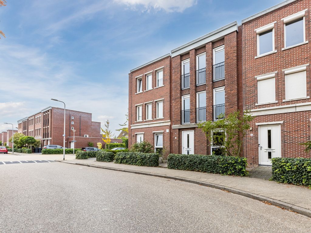 Zoutweide 3, HELLEVOETSLUIS
