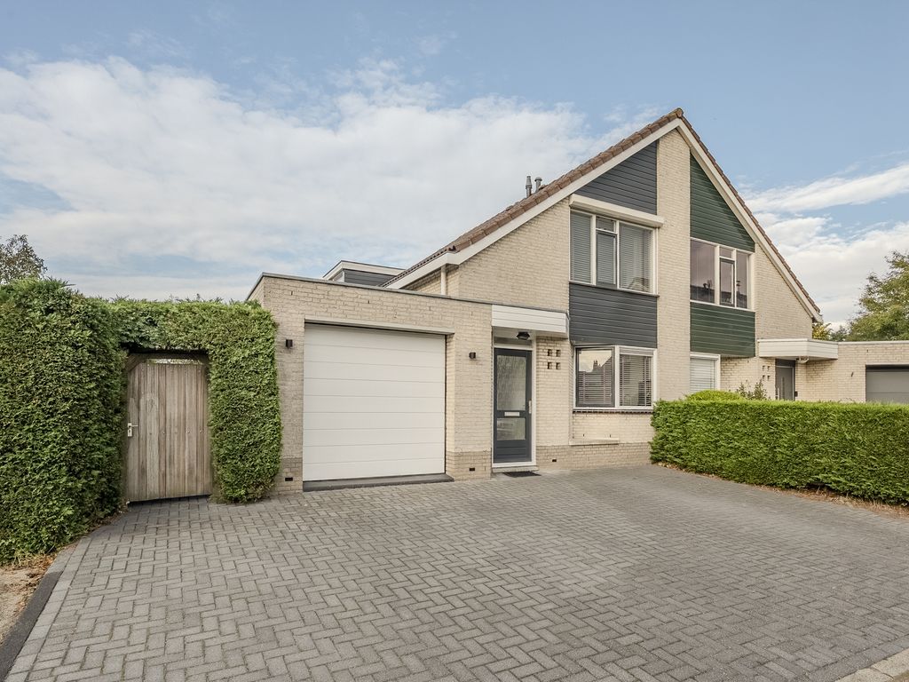 Sacharovlaan 54, HELLEVOETSLUIS