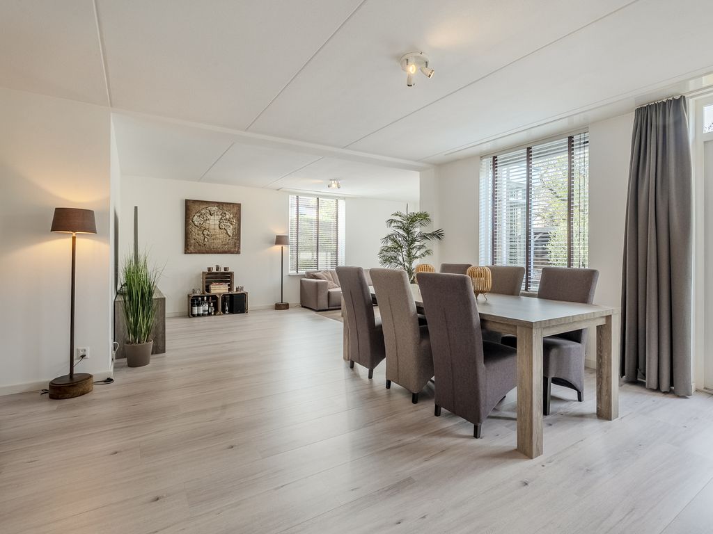 Sacharovlaan 54, HELLEVOETSLUIS