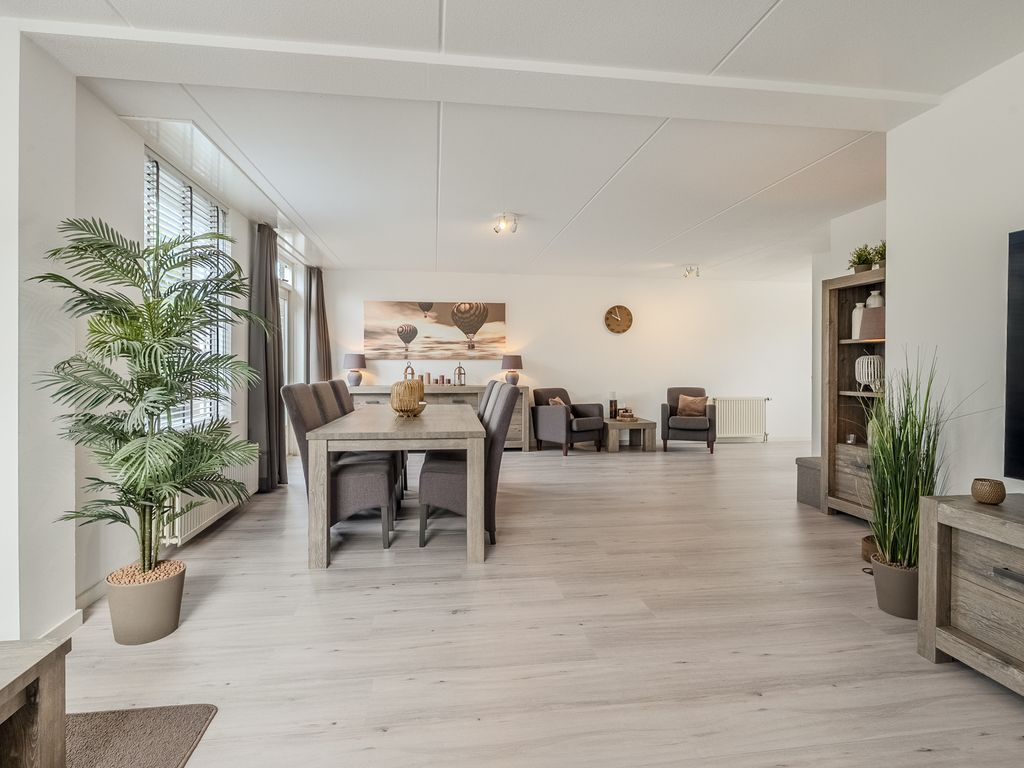 Sacharovlaan 54, HELLEVOETSLUIS