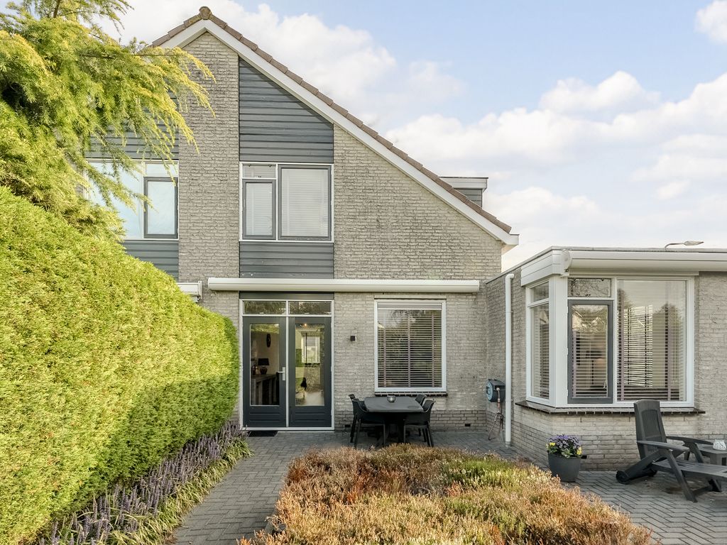 Sacharovlaan 54, HELLEVOETSLUIS