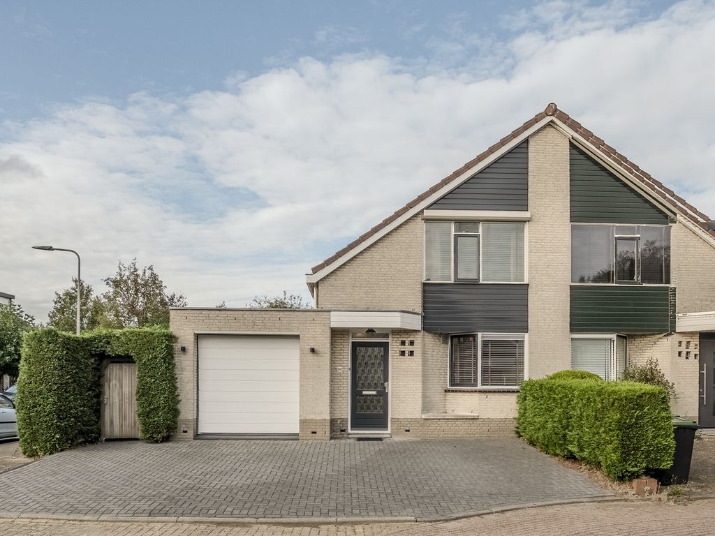 Sacharovlaan 54, HELLEVOETSLUIS