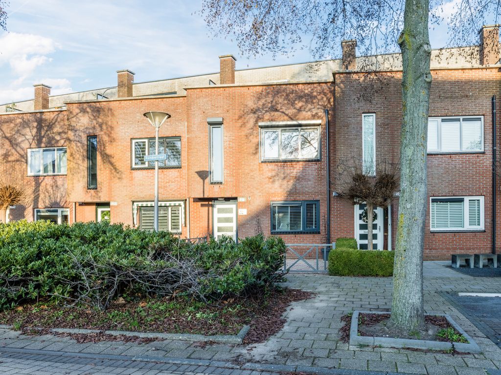 Rondostraat 27, HELLEVOETSLUIS