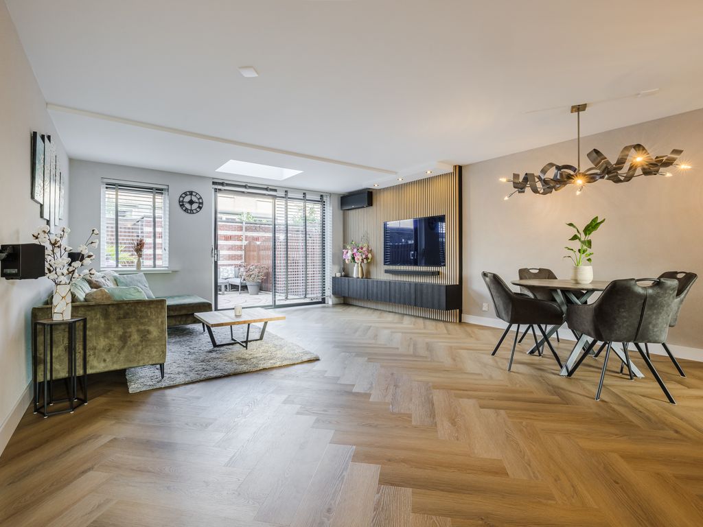 Rondostraat 27, HELLEVOETSLUIS