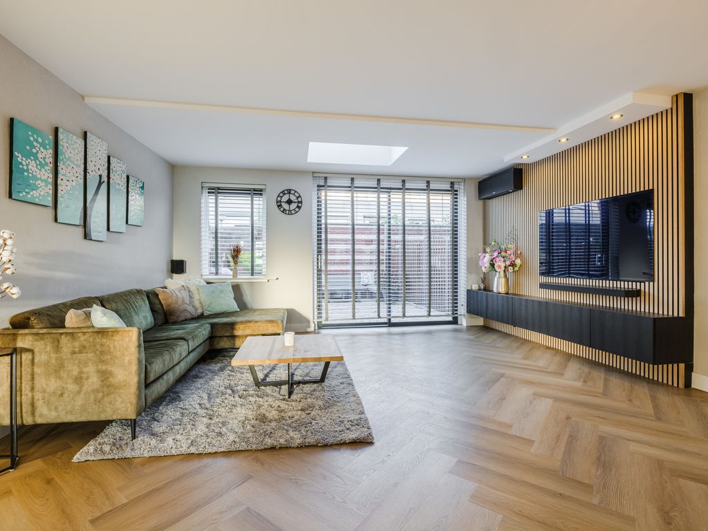 Rondostraat 27, HELLEVOETSLUIS