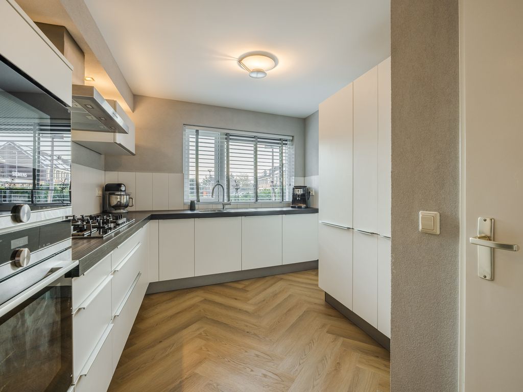 Rondostraat 27, HELLEVOETSLUIS