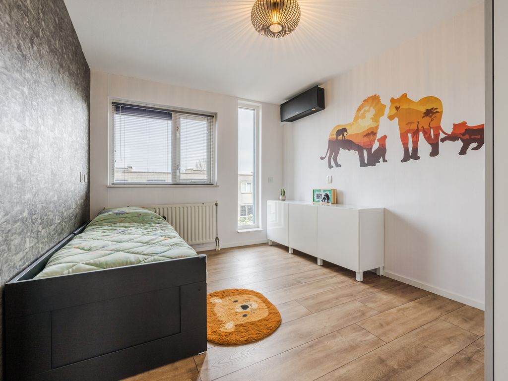 Rondostraat 27, HELLEVOETSLUIS