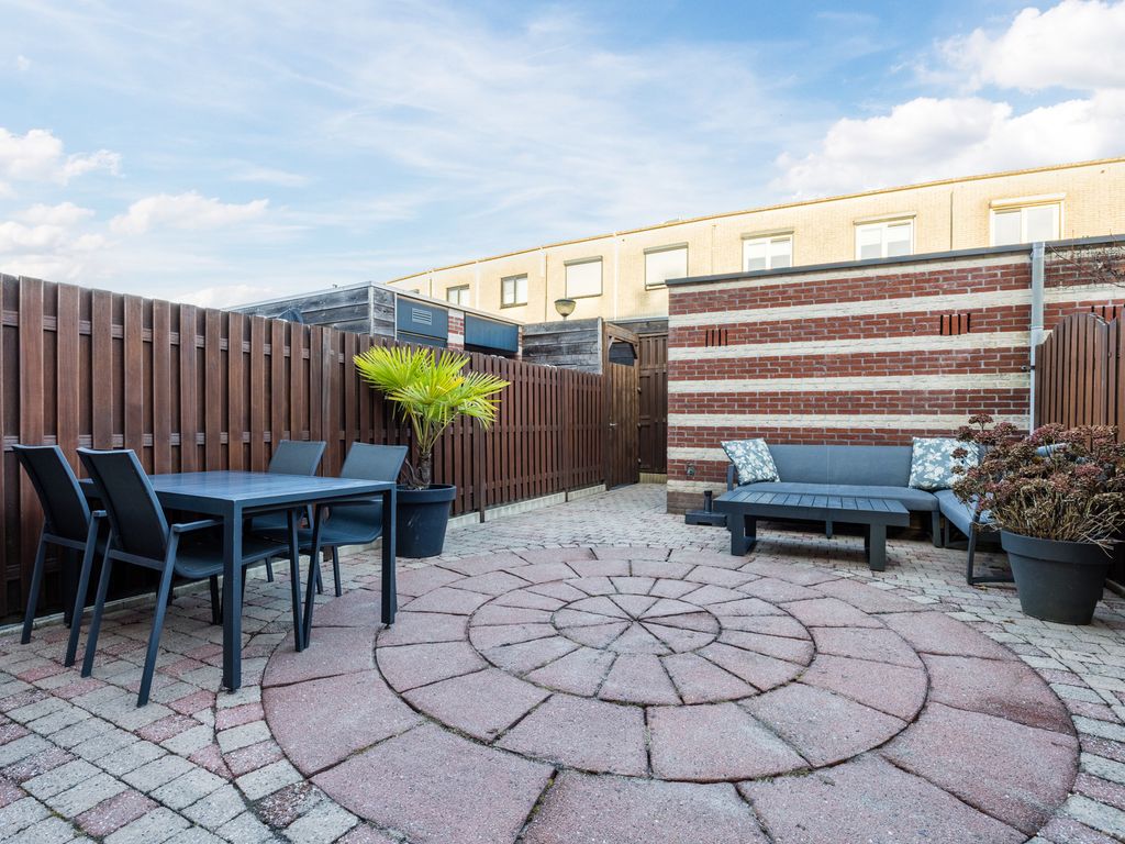 Rondostraat 27, HELLEVOETSLUIS