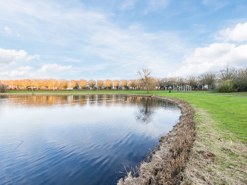 Rondostraat 27, HELLEVOETSLUIS