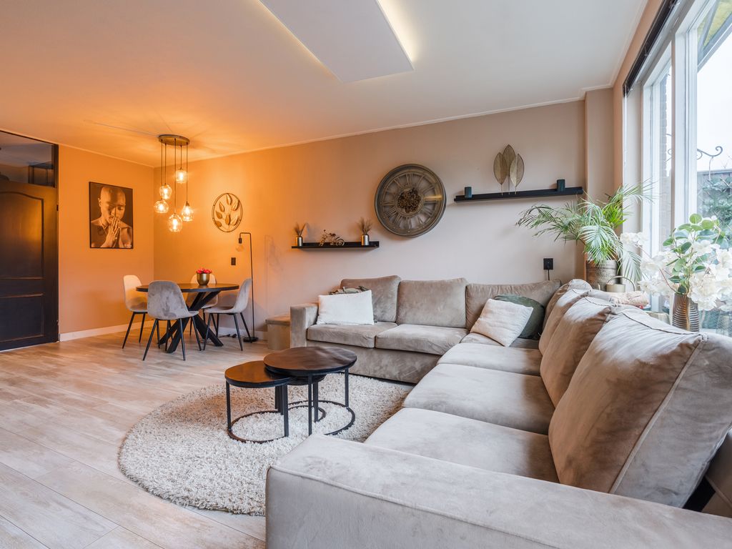 Dukdalf 10, HELLEVOETSLUIS