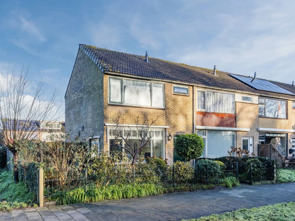 Dibbetzplantsoen 50, HELLEVOETSLUIS